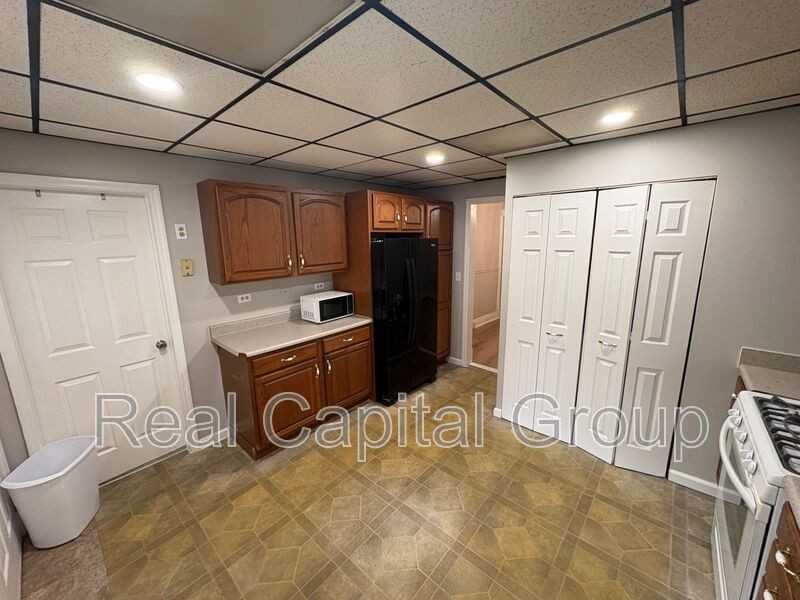 412 2nd St #1 - Photo 7 of 29