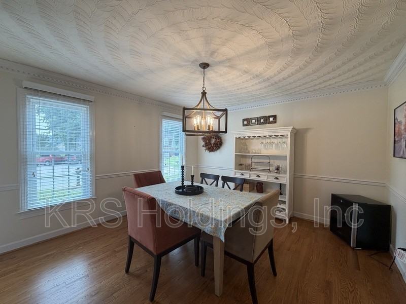 1520 Woodside Ct N - Photo 2 of 33