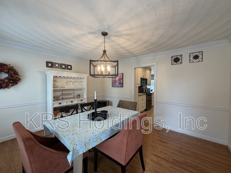 1520 Woodside Ct N - Photo 3 of 33
