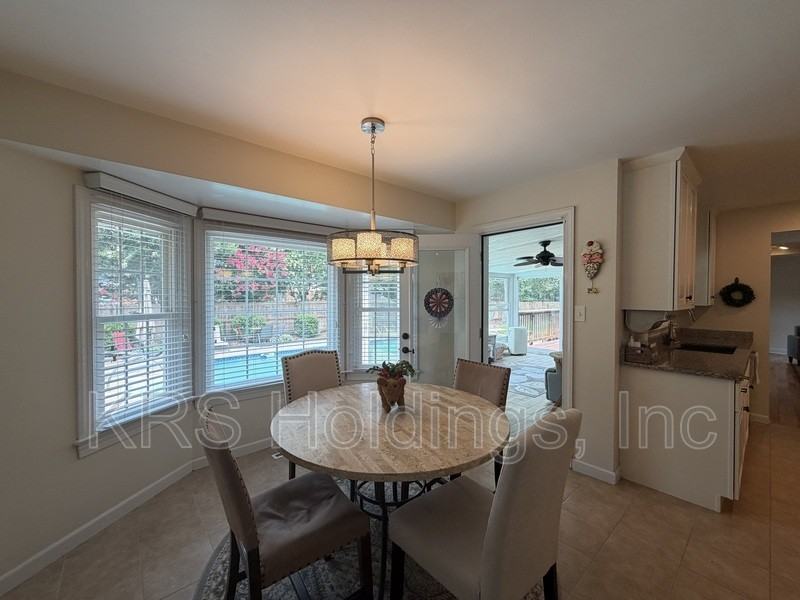 1520 Woodside Ct N - Photo 6 of 33