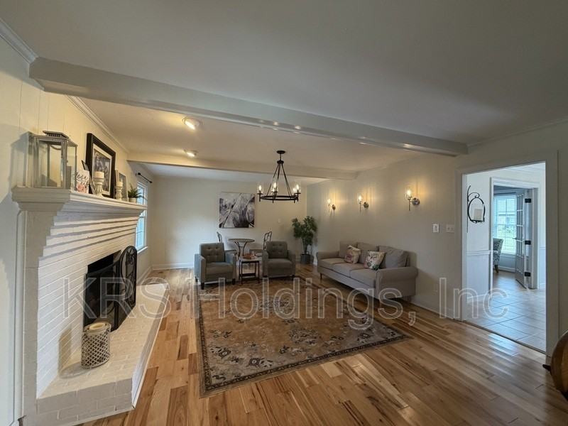 1520 Woodside Ct N - Photo 7 of 33