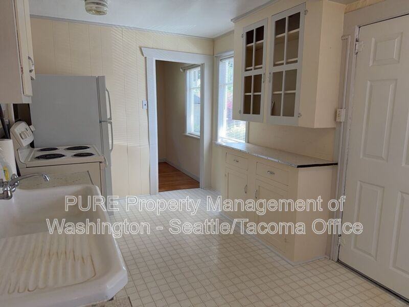 2106 42nd Ave Sw - Photo 3 of 20