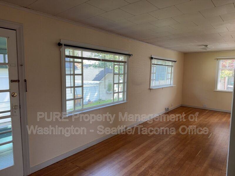 2106 42nd Ave Sw - Photo 7 of 20