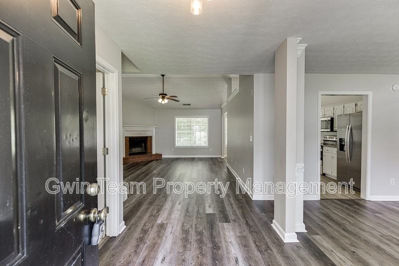 3535 Duncan Bridge Dr - Photo 3 of 43