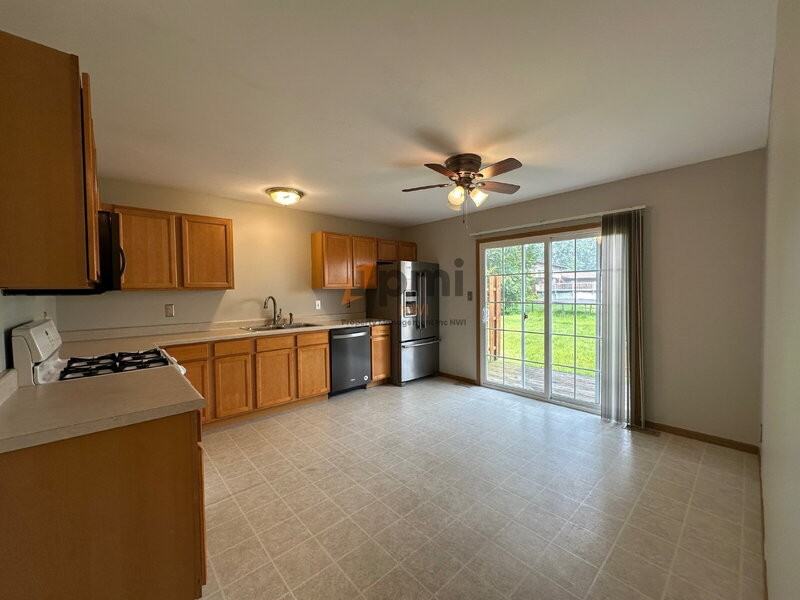 395 Plymouth Rd #C - Photo 5 of 19