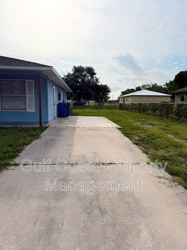 1801 Palmdale Ct - Photo 3 of 28