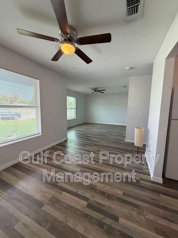1801 Palmdale Ct - Photo 5 of 28