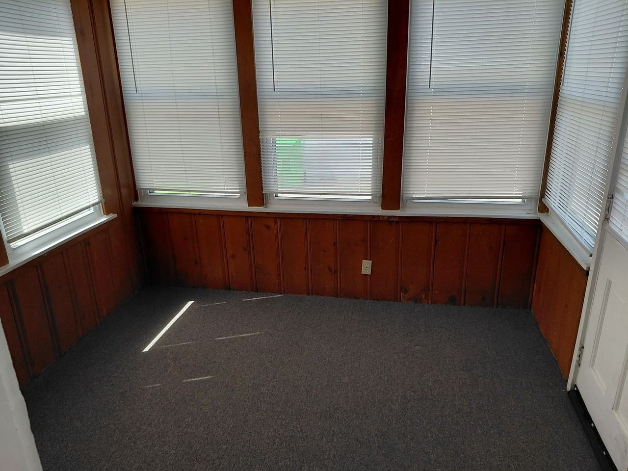 3911 Warrendale Rd - Photo 2 of 26