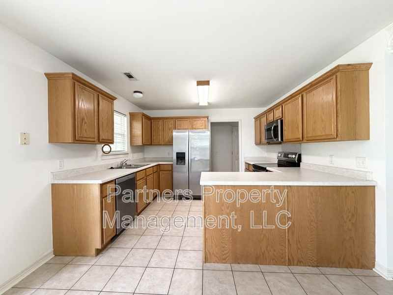 1257 Fox Run Ln - Photo 4 of 14