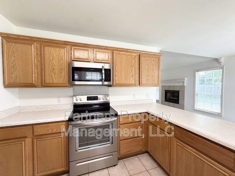 1257 Fox Run Ln - Photo 6 of 14