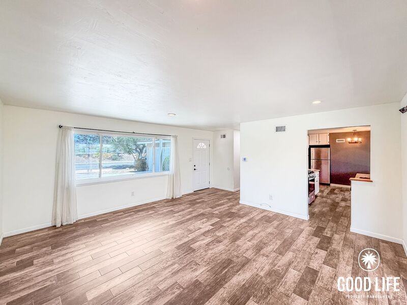 8051 San Carlos Dr - Photo 2 of 20