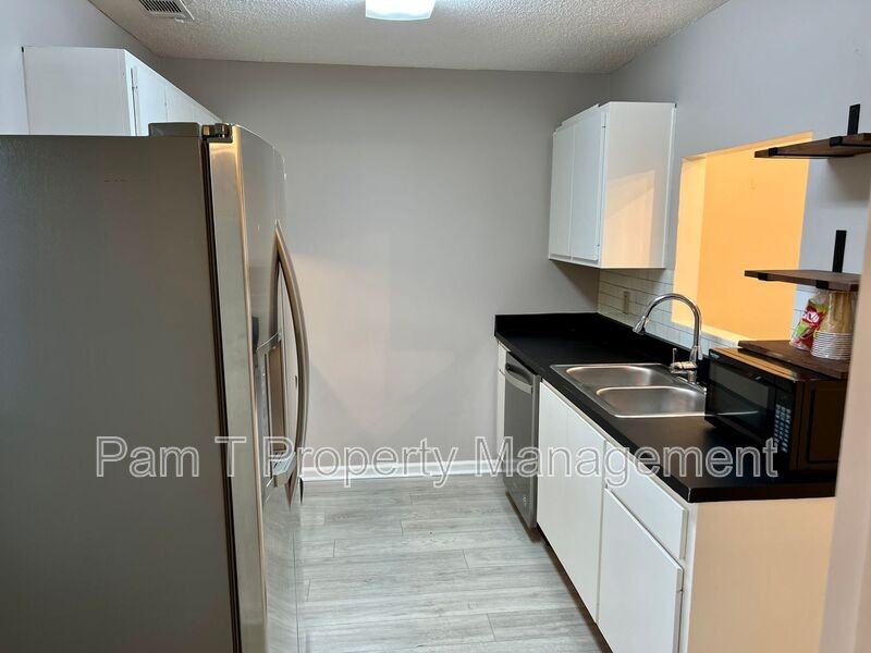 128 Fox Chase Rd - Photo 7 of 16
