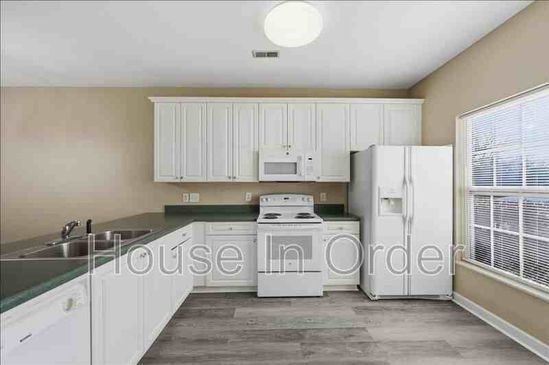48 Ridgestone Cir - Photo 3 of 19
