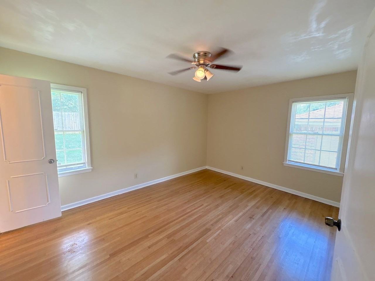 5099 Oak Meadow Ave - Photo 4 of 18