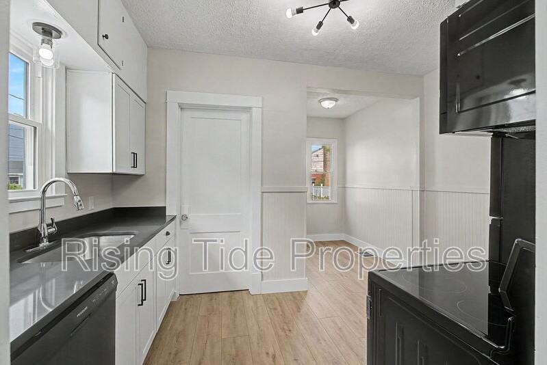 2929 Wayland Ave - Photo 5 of 24