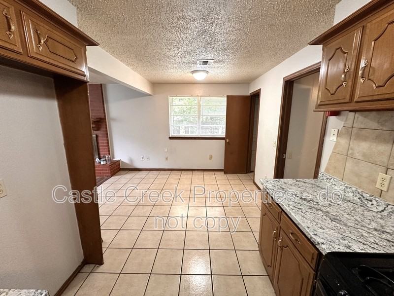 5305 Brookdale St - Photo 4 of 10