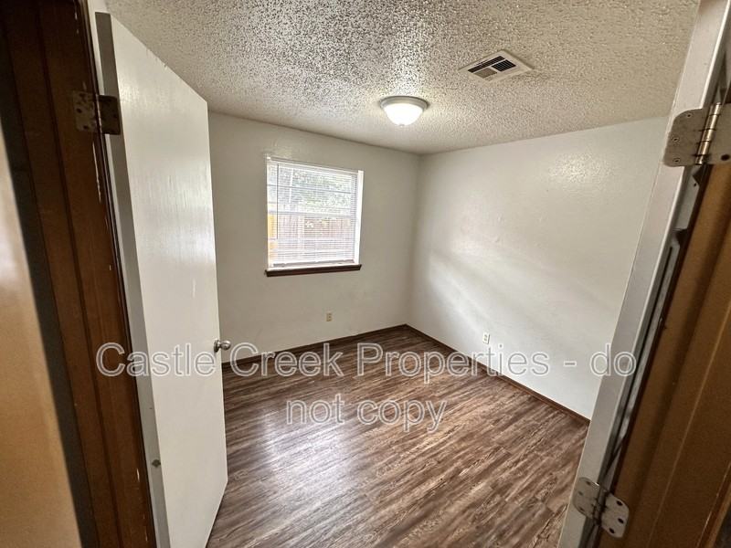 5305 Brookdale St - Photo 6 of 10