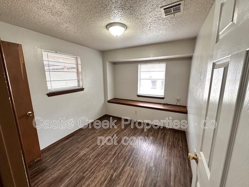 5305 Brookdale St - Photo 7 of 10