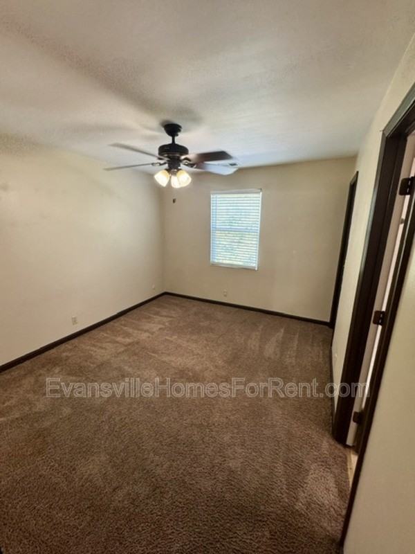 1618 Speaker Rd - Photo 5 of 10