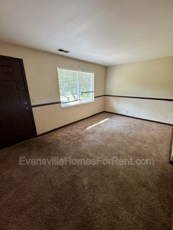 1618 Speaker Rd - Photo 7 of 10