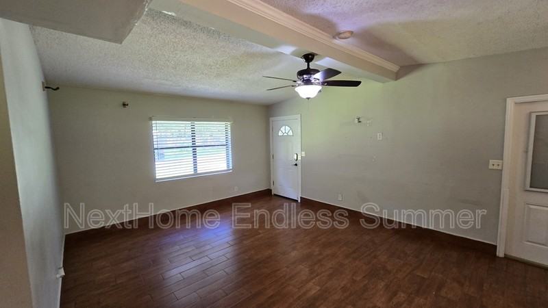 2917 Parr Ct W - Photo 4 of 12