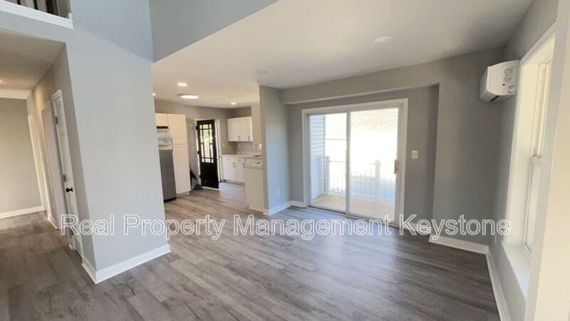 1122 Stock St - Photo 3 of 18