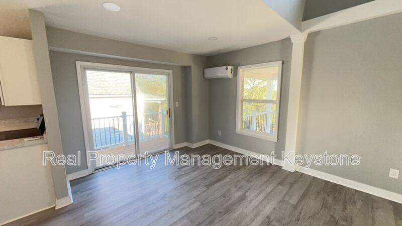 1122 Stock St - Photo 4 of 18