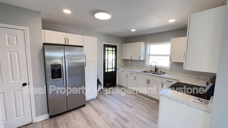 1122 Stock St - Photo 5 of 18