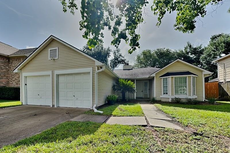 8614 Lake Crystal Dr