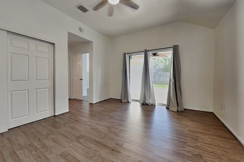 8614 Lake Crystal Dr - Photo 6 of 18