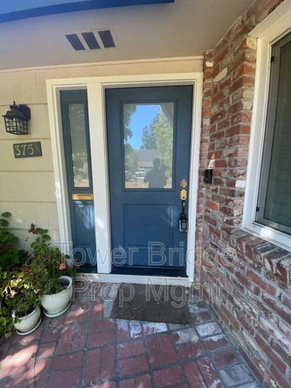 3751 El Ricon Way - Photo 3 of 22