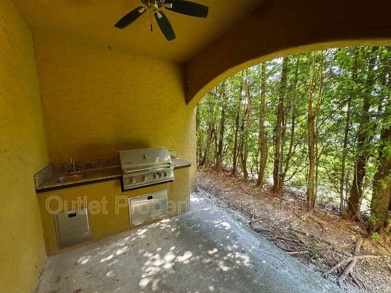 2011 Baylarian Blvd - Photo 2 of 26