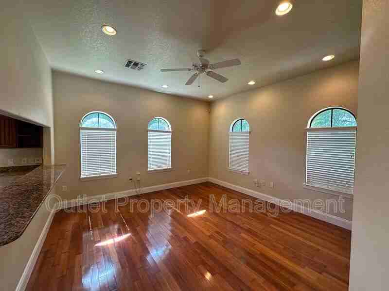 2011 Baylarian Blvd - Photo 6 of 26