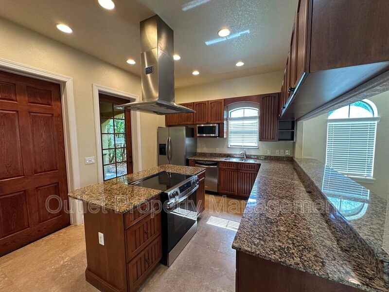 2011 Baylarian Blvd - Photo 7 of 26