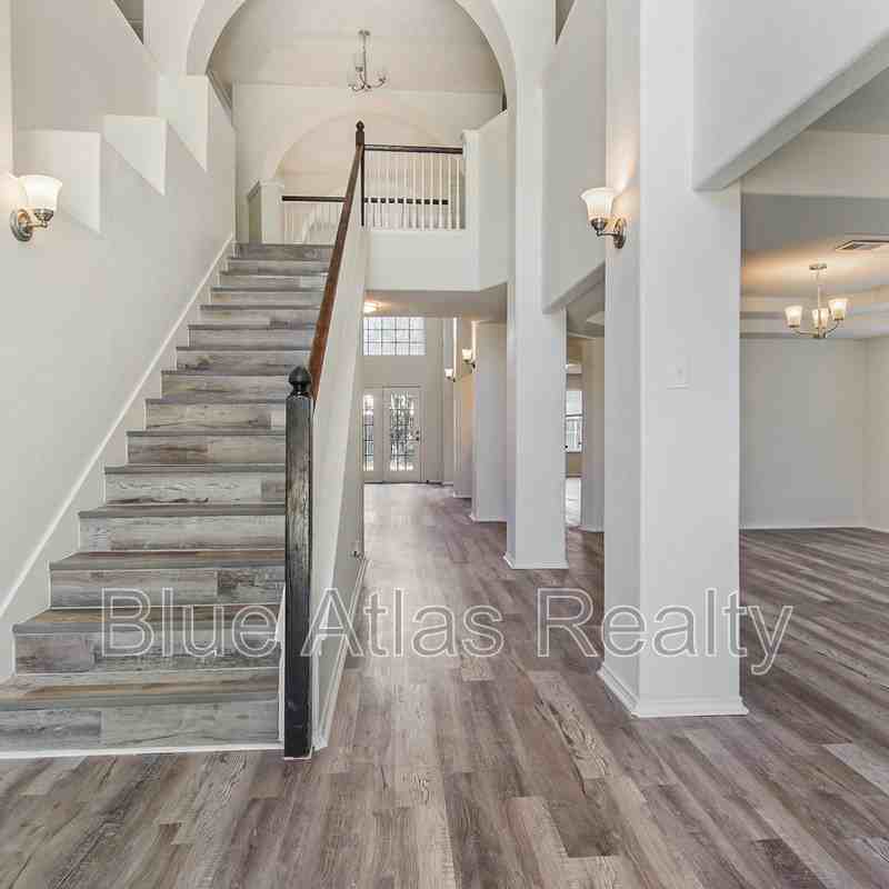 5717 Parkwood Trl - Photo 2 of 37