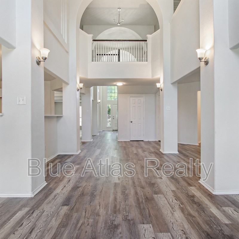 5717 Parkwood Trl - Photo 3 of 37