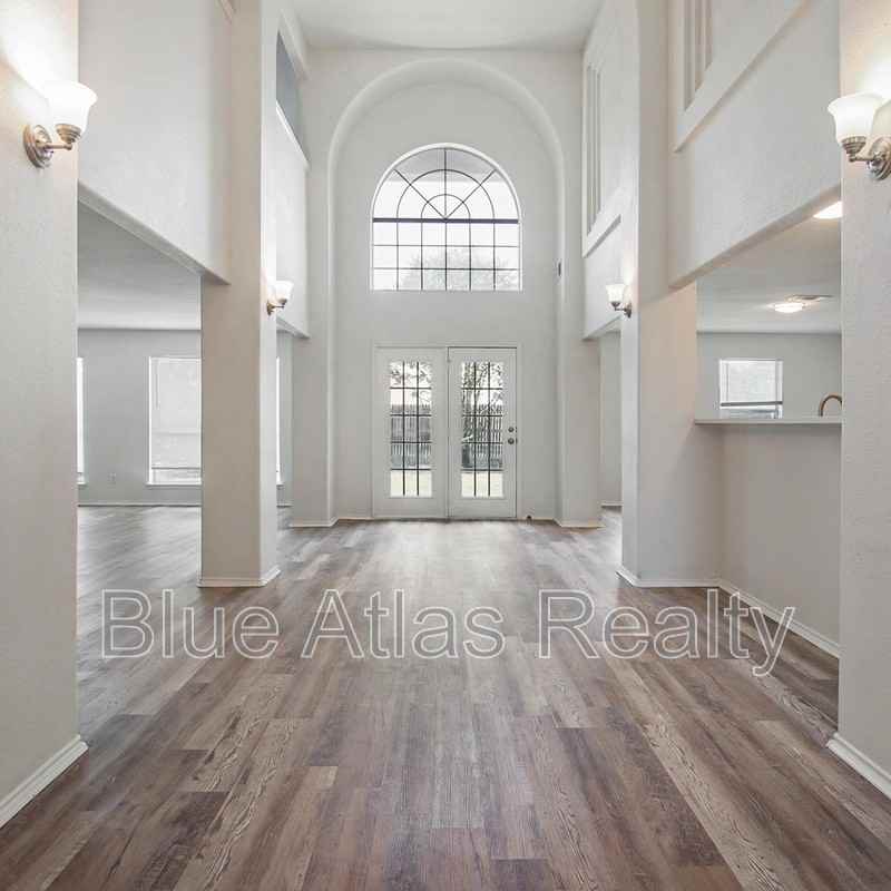 5717 Parkwood Trl - Photo 4 of 37