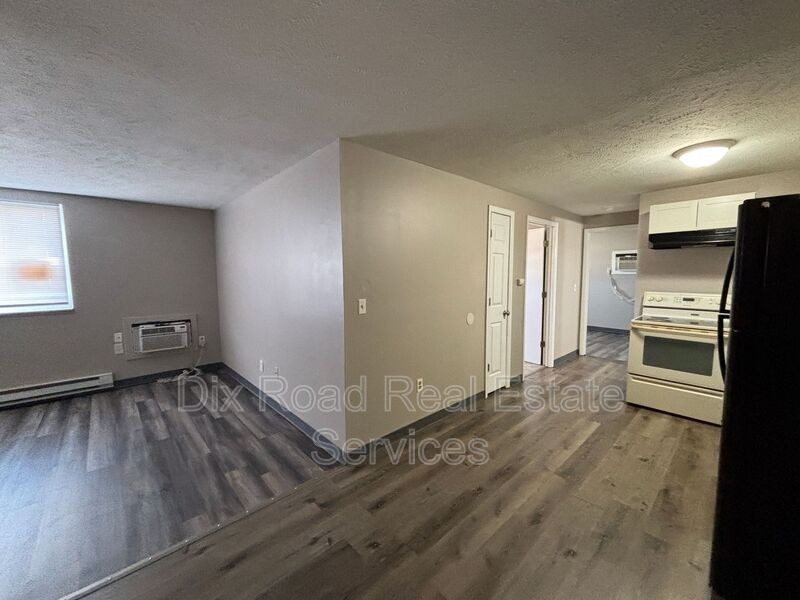 735 Trumbull St #1 - Photo 3 of 16