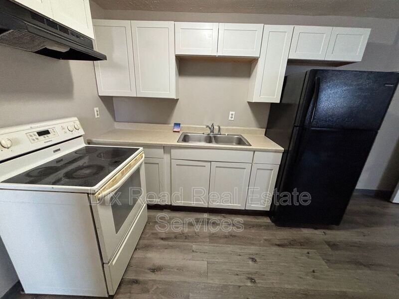 735 Trumbull St #1 - Photo 7 of 16