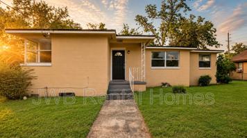 featured image of 1288 W 28th St
