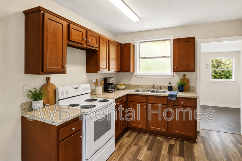 1288 W 28th St - Photo 6 of 34