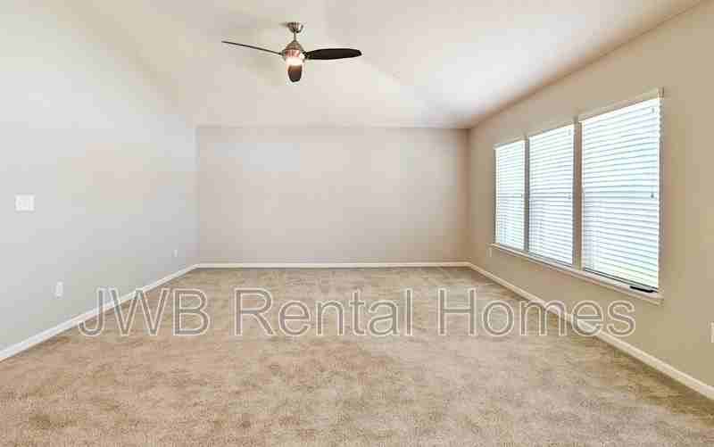 3955 Connecticut Ave - Photo 6 of 12