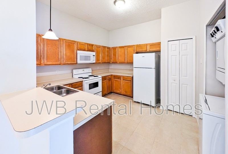 1423 Manotak Point Dr #102 - Photo 3 of 12