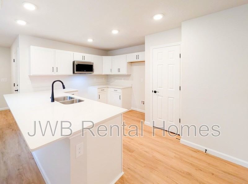 1216 Pangola Dr - Photo 2 of 18