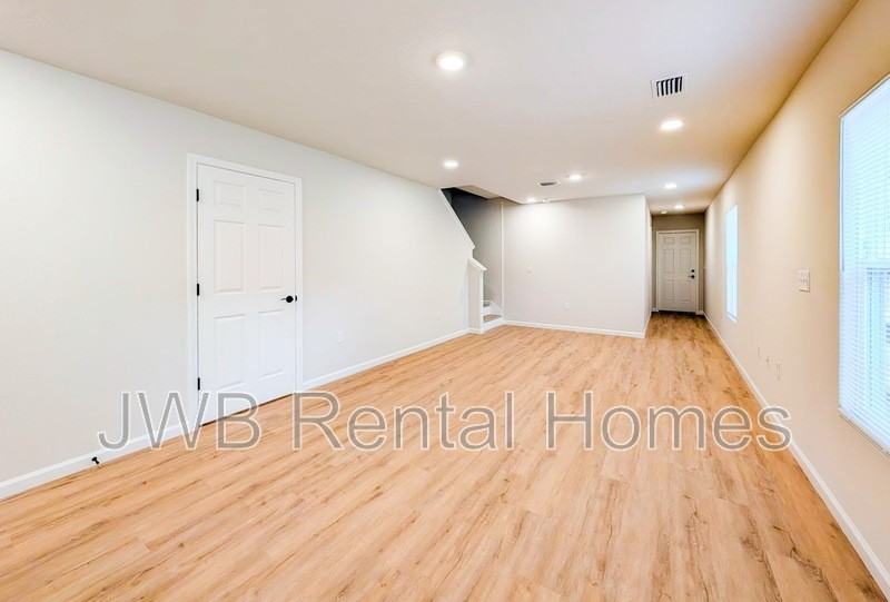 1216 Pangola Dr - Photo 5 of 18