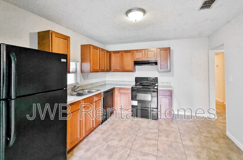 6553 Aires Rd - Photo 2 of 11