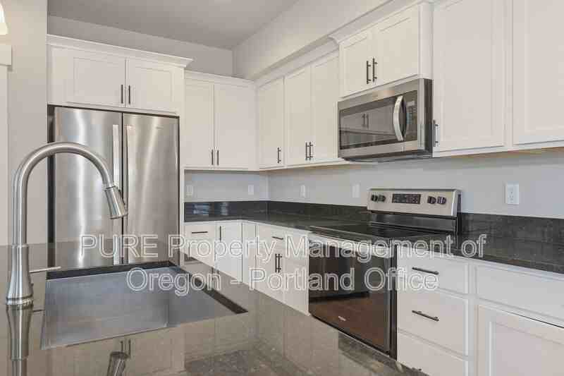 1730 Ne Gilbert Ln - Photo 3 of 26