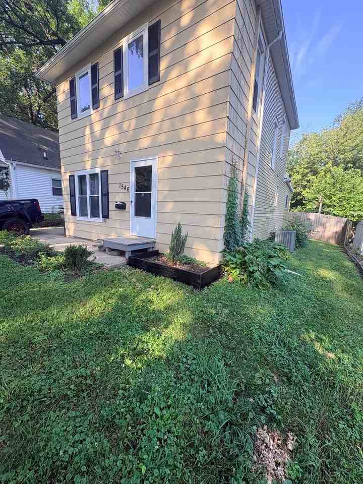 1546 33rd St - Photo 2 of 46