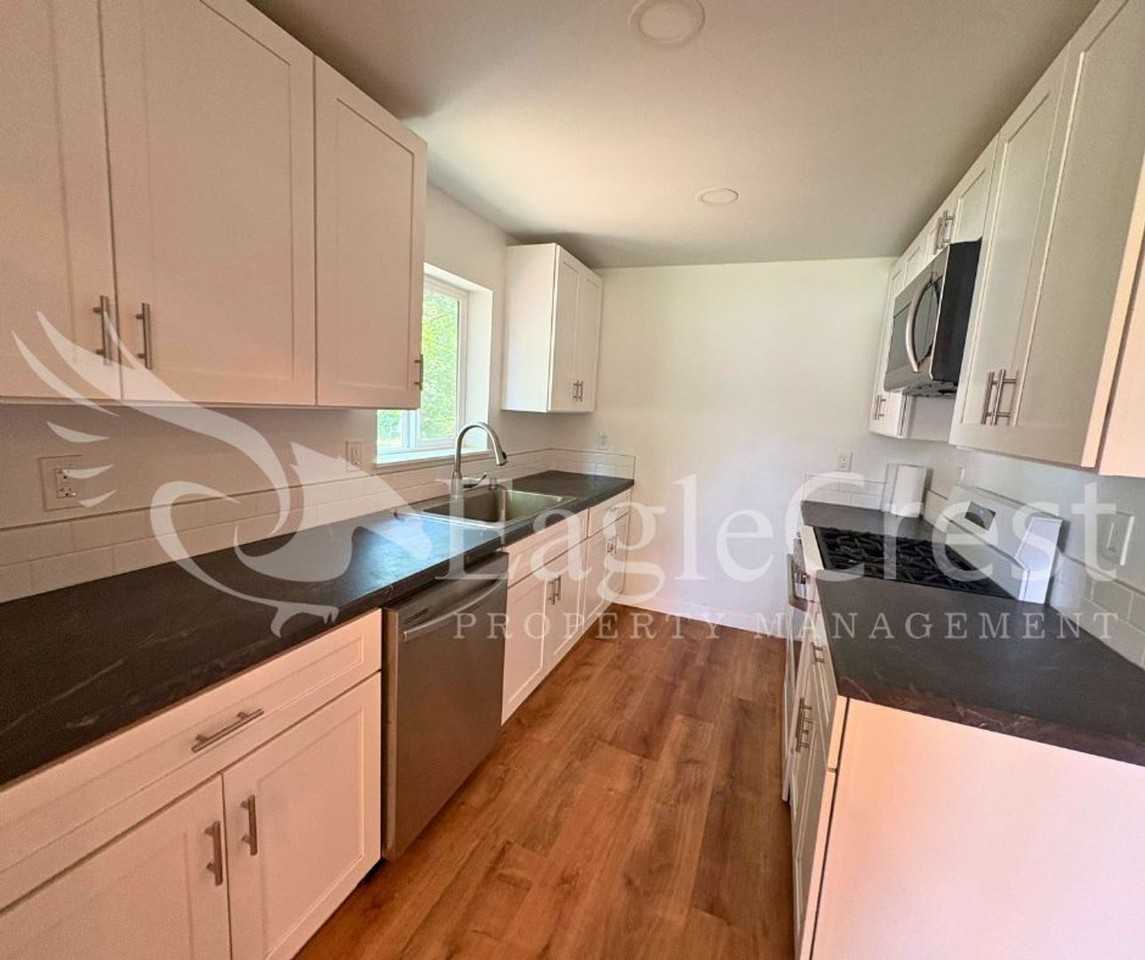 810 E Sumach St - Photo 4 of 24