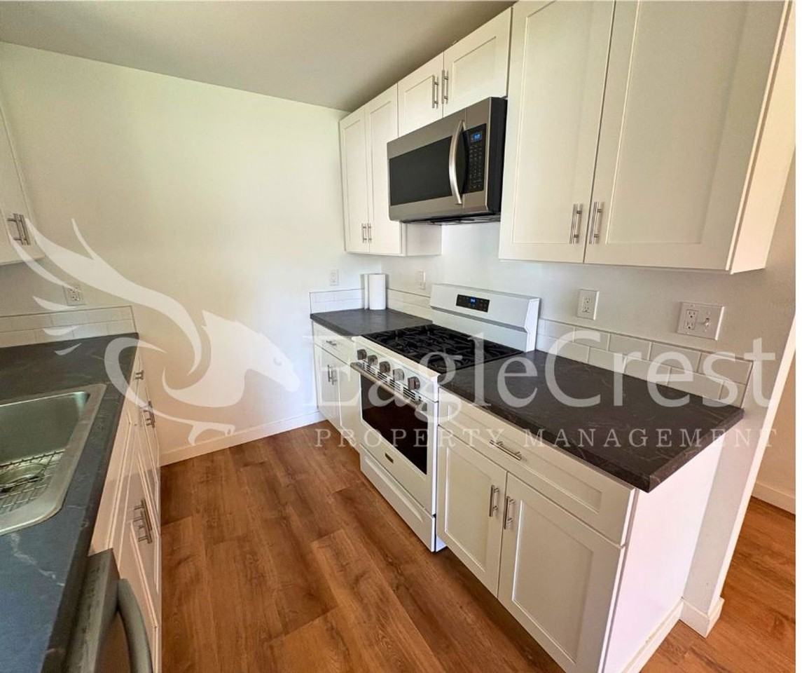 810 E Sumach St - Photo 5 of 24